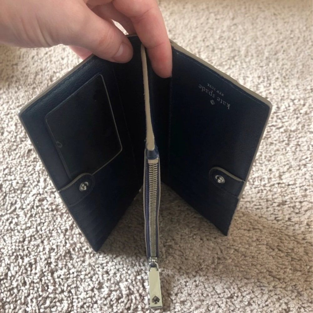 Kate Spade wallet - Picture 5 of 7